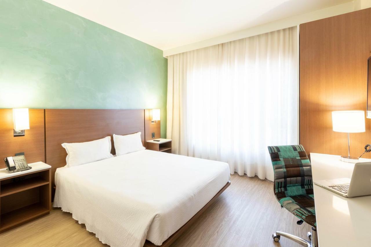 Отель Ibis Styles Curitiba Aeroporto Сан-Жозе-дус-Пиньяйс Экстерьер фото
